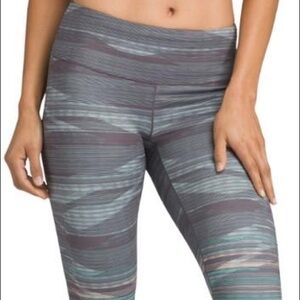 Prana Pillar Granite Sunrise Aztec Southwestern Yoga Athleisure Athletic Capris